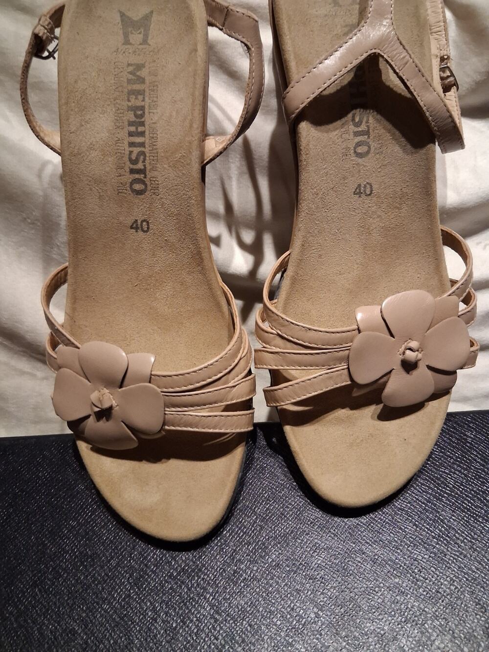 NEW MEPHISTO JEANIE BEIGE LEATHER FLOWERS WEDGE SANDALS PUMPS 40 PORTUGAL